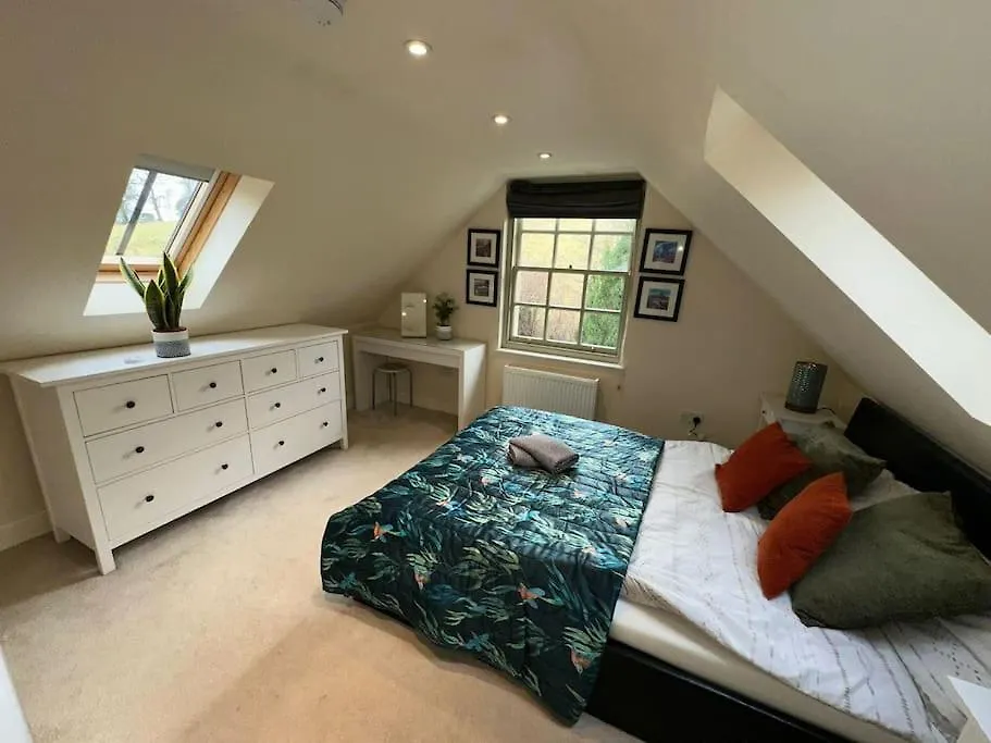 The Gate House - 3 Bed & Parking Villa Edinburg 0*,  Storbritannien